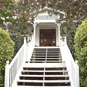 https://maleny-homestead-cottage-maleny.hotelssunshinecoast.net